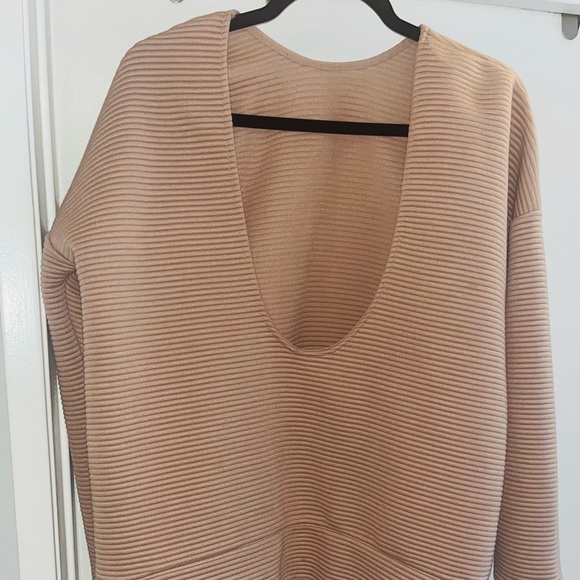 Over sized peach sweater dress with giraffe print - Picture 2 of 5